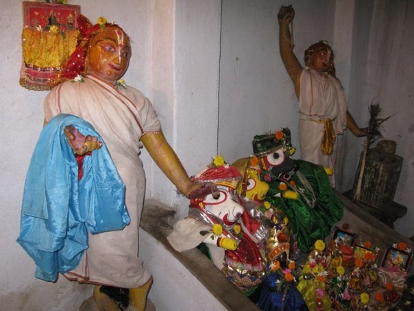 Shri Shri Gaura Gadadhara Deities associated with Narahari Sarkar Thakura's own tradition, served at Vishakha Math, Jagannatha Puri (a separate later establishment from the original three Deities installed at Srikhanda, Katwa, and Ganganaga
