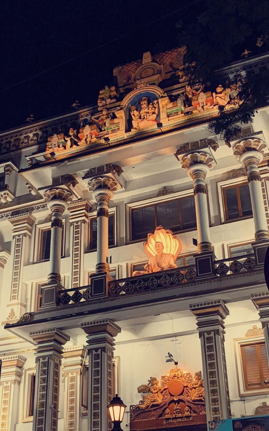 A present-day building of Uttaradi Matha, the rival institution that descends from Kavindra Tirtha, the disciple ordained in Rajendra Tirtha's place — the other half of the matha split this page documents.