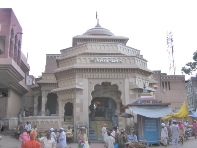 The main gate of the Vitthala (Vithoba) temple at Pandarpur, Maharashtra, on the Bhima River — the temple Sri Chaitanya Mahaprabhu visited on the same day He met Sri Ranga Puri, and again for four days after Ranga Puri departed.