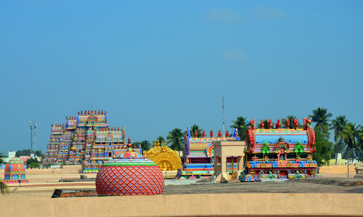 The colorful gopuram towers of the Sri Ranganathaswamy Temple complex at Srirangam, the South Indian temple town where Venkata Bhatta lived and served as a Sri Vaishnava priest.